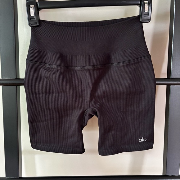 ALO Yoga Women's 5" Seamless Ribbed Favorite Short Size XS Stretchy - Picture 2 of 11